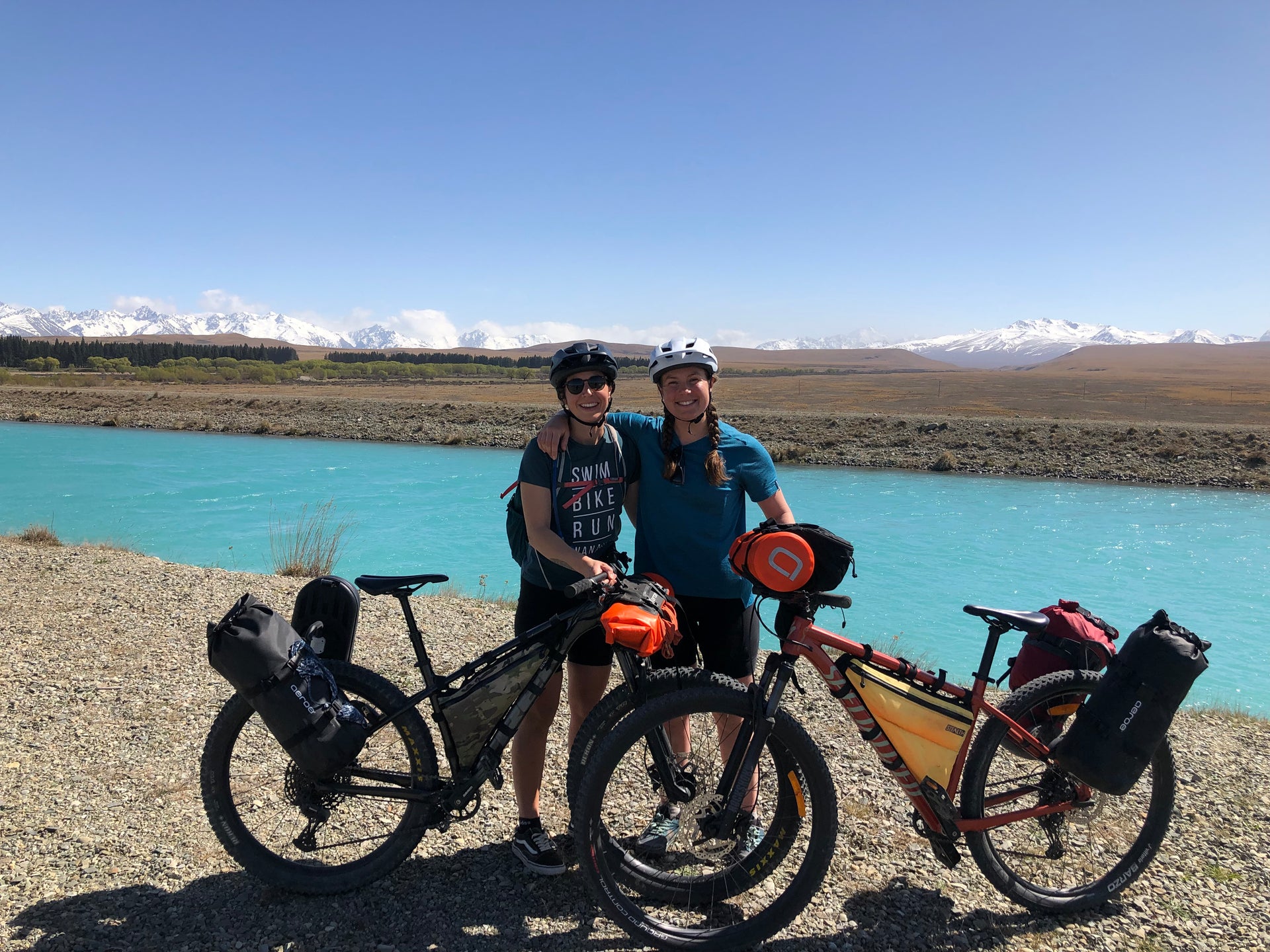 Hayley and Noeleen bikepacking